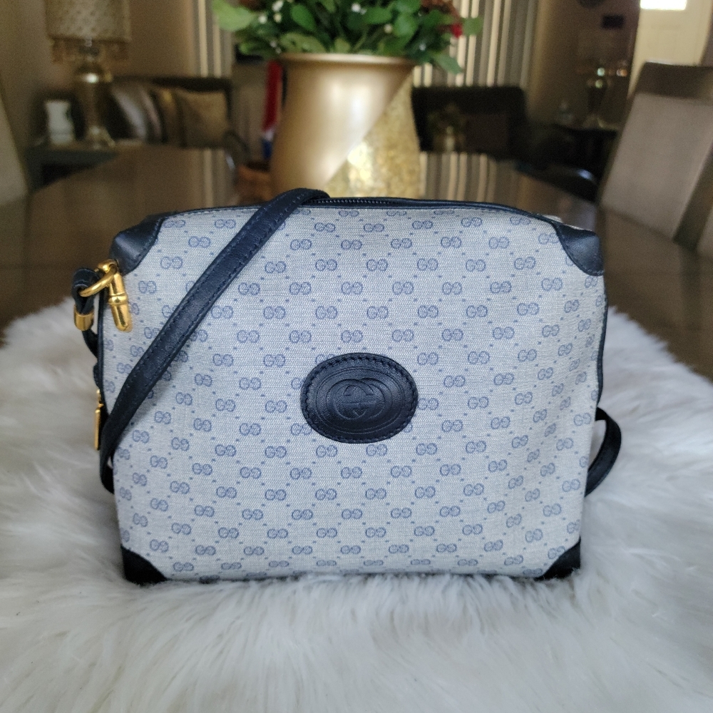 100% Authentic Gucci vintage GG canvas blue crossbody bag 007.104.4916 (F17)
